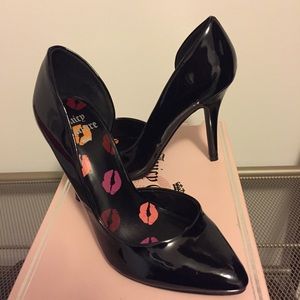 Juicy Couture patent black heels size 7